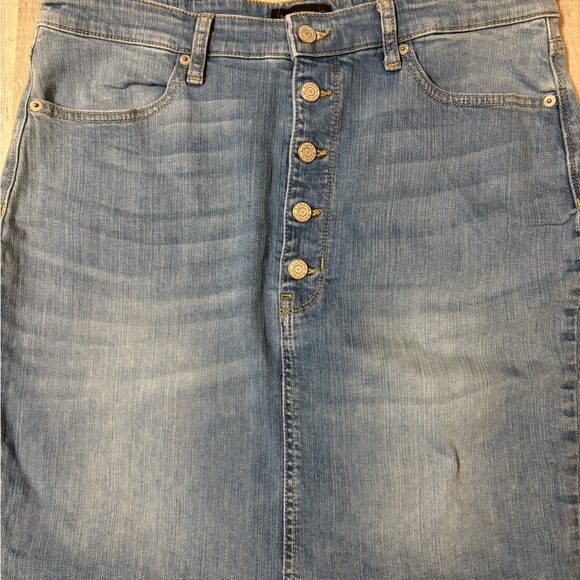 Banana Republic Dresses & Skirts - Banana Republic Button Fly Jean Women’s Skirt Size 12